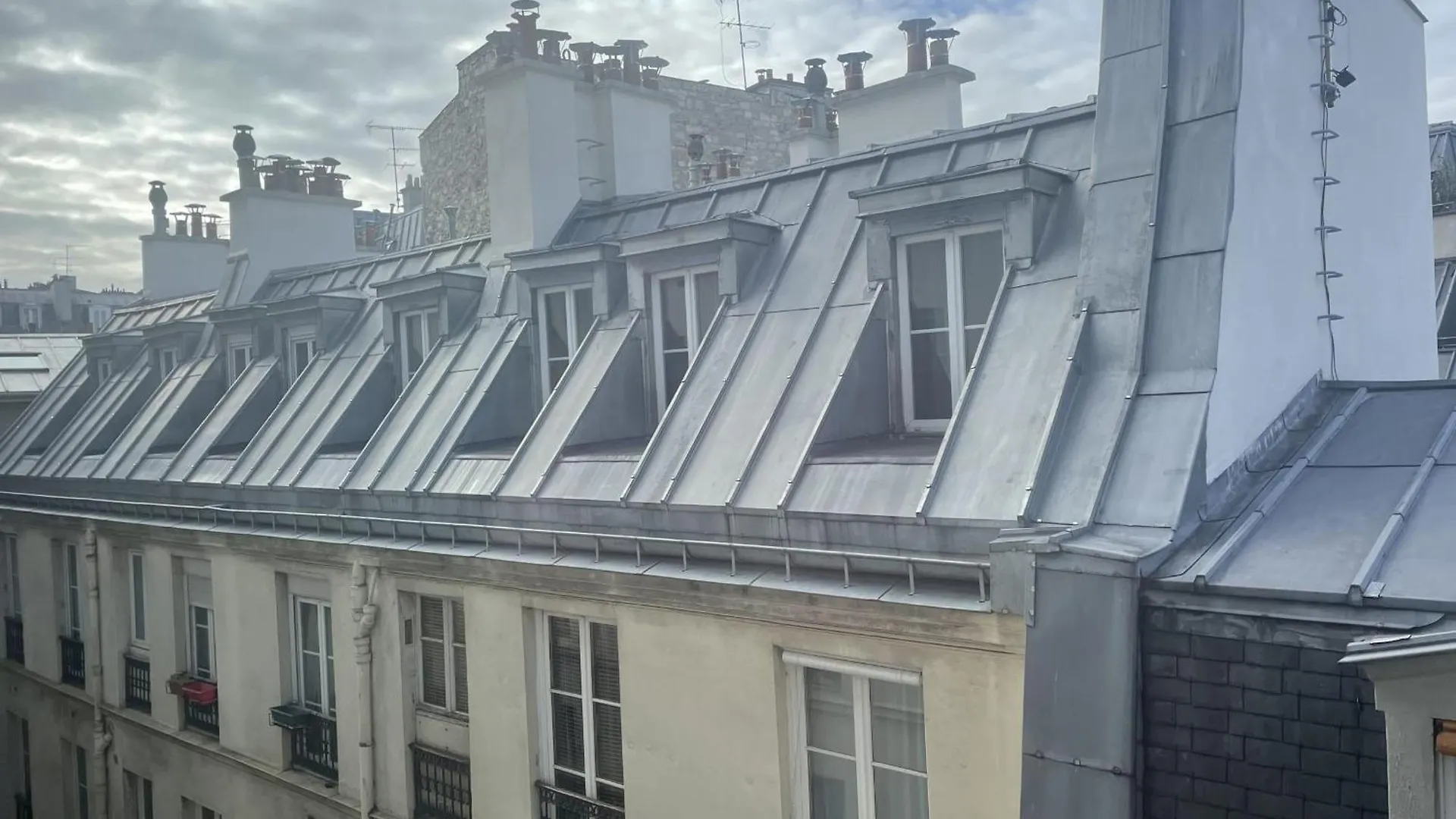 アパート Parisian On Courtyard パリ